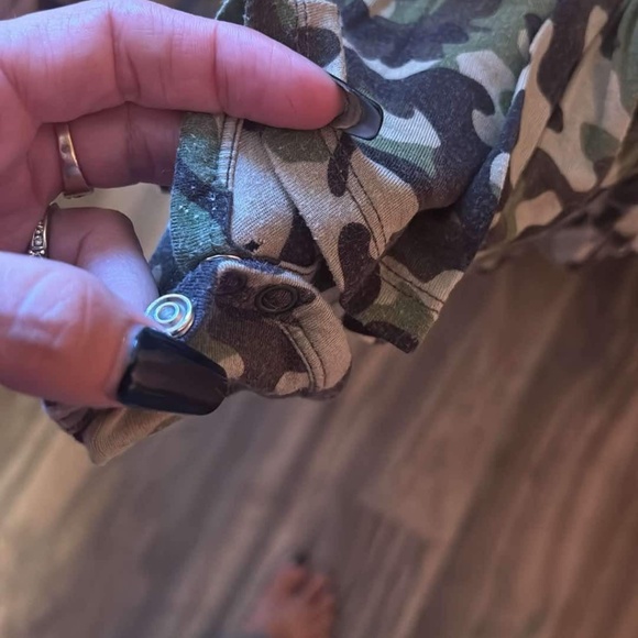 Posh Twirl - Picture 2 of 2